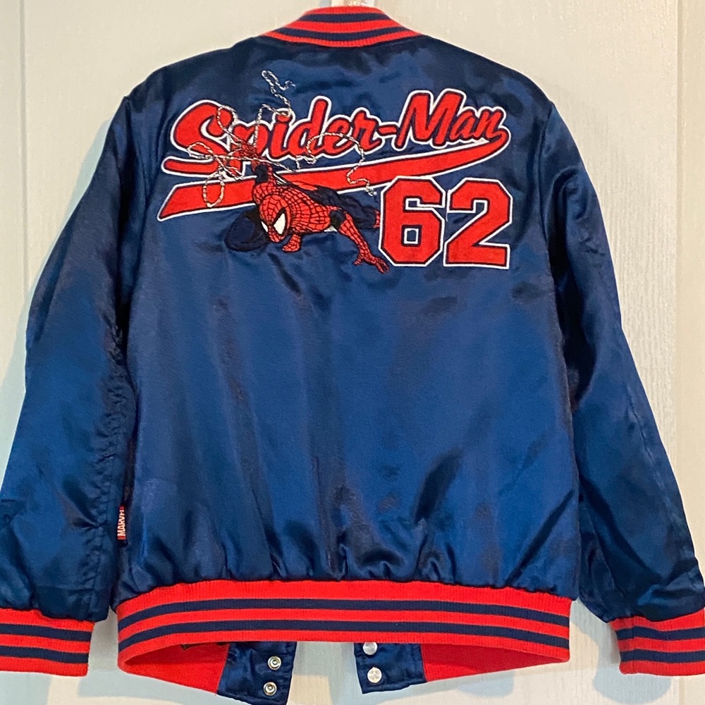 Two Disney spiderman jacket and sweatshirt they are size  5/6 T for kids.